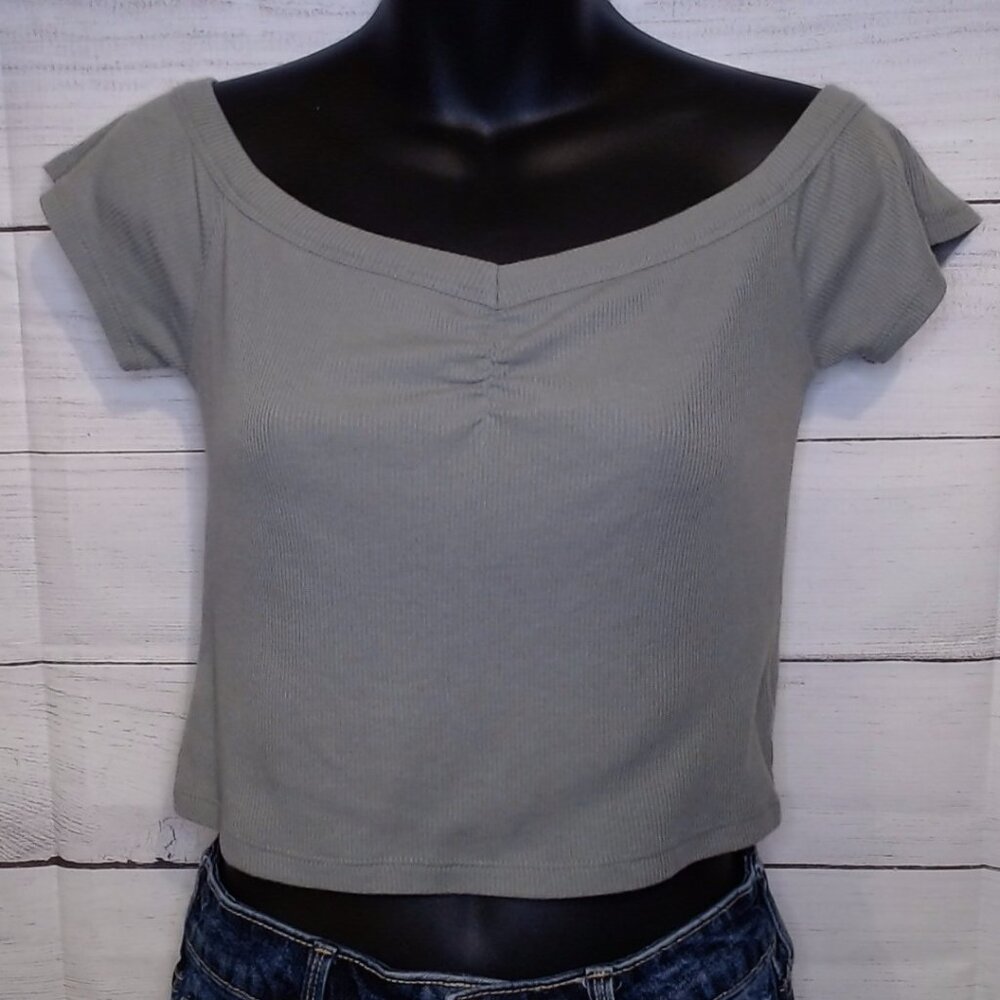 A&E off shoulder top